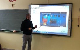 Zajęcia edukacyjne oraz nowy sprzęt dla uczni&oacute;w szk&oacute;ł podstawowych w Kostkowie i Gniewinie 7