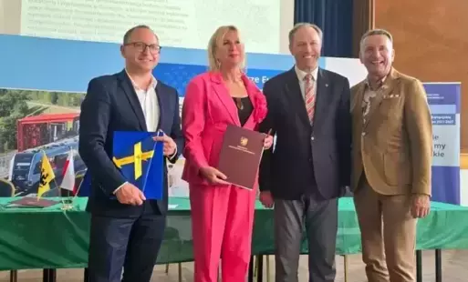 Zdjęcie do  Nowe życie dla szkoły w Gniewinie! Gmina pozyskała niemal 6,5 mln zł z Funduszy Europejskich na termomodernizację